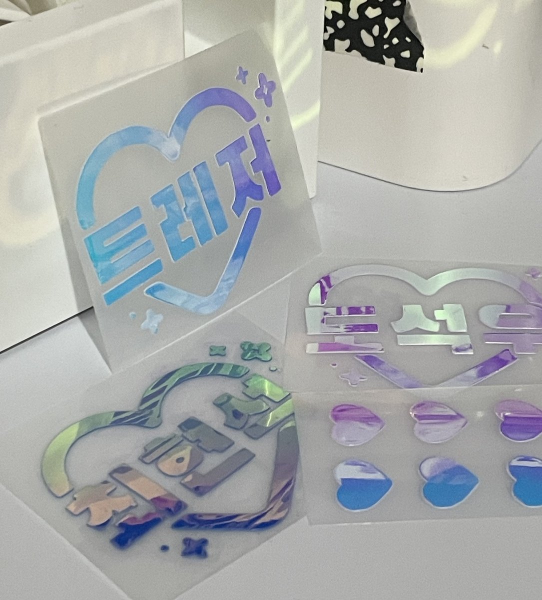 ffwzip's tweet photo. hi~ yang mau deco lightstick dan cari sticker holo bisa mampir~ holo stickernya premium lebih tebal dari holo biasanya dan ada 3 warna. boleh cek tweet dibawah ini:D
link: https://t.co/ecGwDaOCFS

t. teulight neobong nct treasure nctzen teume concert konser hologram stiker https://t.co/DcfkozniLx