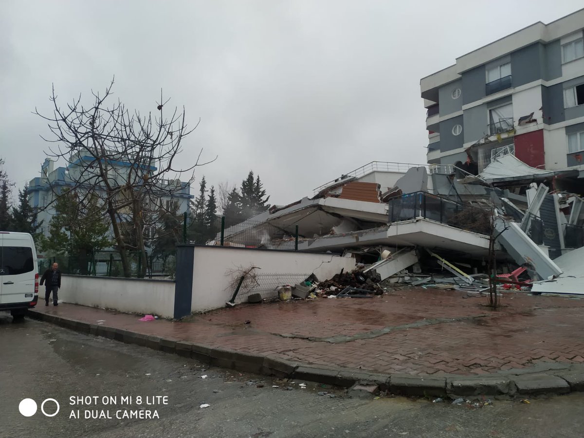 hbtkvr's tweet photo. @lordsinov Kuzenim ve ailesi enkaz altındalar. Lütfen yardım edin! Henüz yardım için kimse ulaşmadı. 
Cumhuriyet Mahallesi 2595 Sokak No:13
Adıyaman/Merkez https://t.co/NxuYnPWaB4