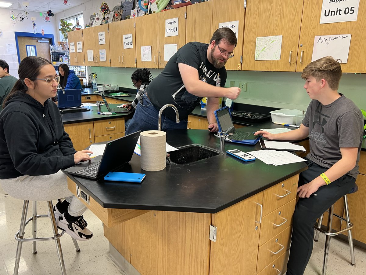 THS_Academics's tweet photo. Mr. Stratmann was Caught In the Wild using ADDRESSING GAPS IN STUDENT UNDERSTANDING through an in-the-moment RETEACH! https://t.co/mLjNhEkFuR