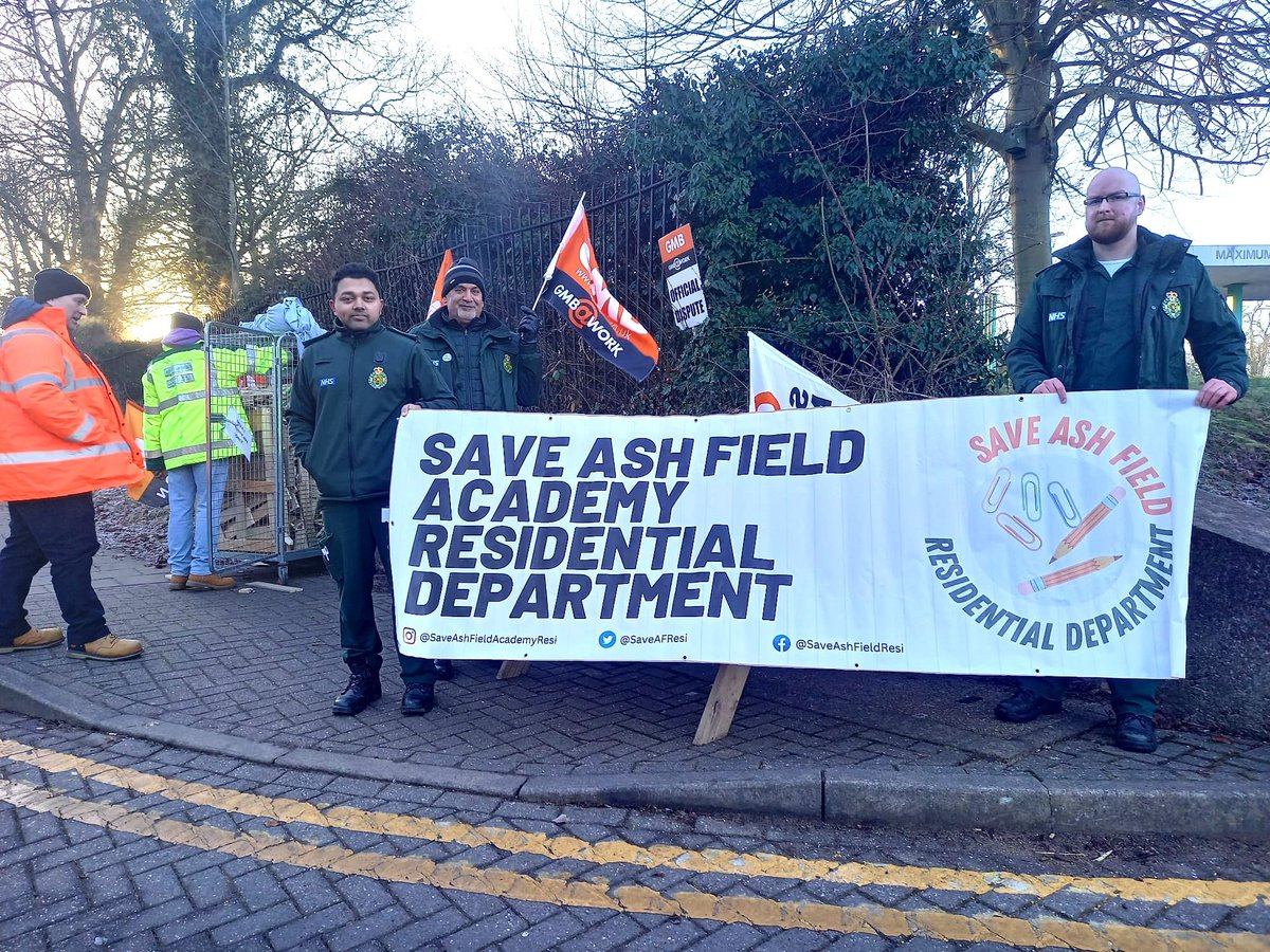 SaveAFResi's tweet photo. We visited the picket line at Goodwood Ambulance Station this morning to bring solidarity to the workers at @EMASNHSTrust, striking for better pay & conditions. This is what trade union solidarity is all about. We stand with them, they stand with us. Solidarity! #SaveAshFieldResi https://t.co/dz6pe6BG2h