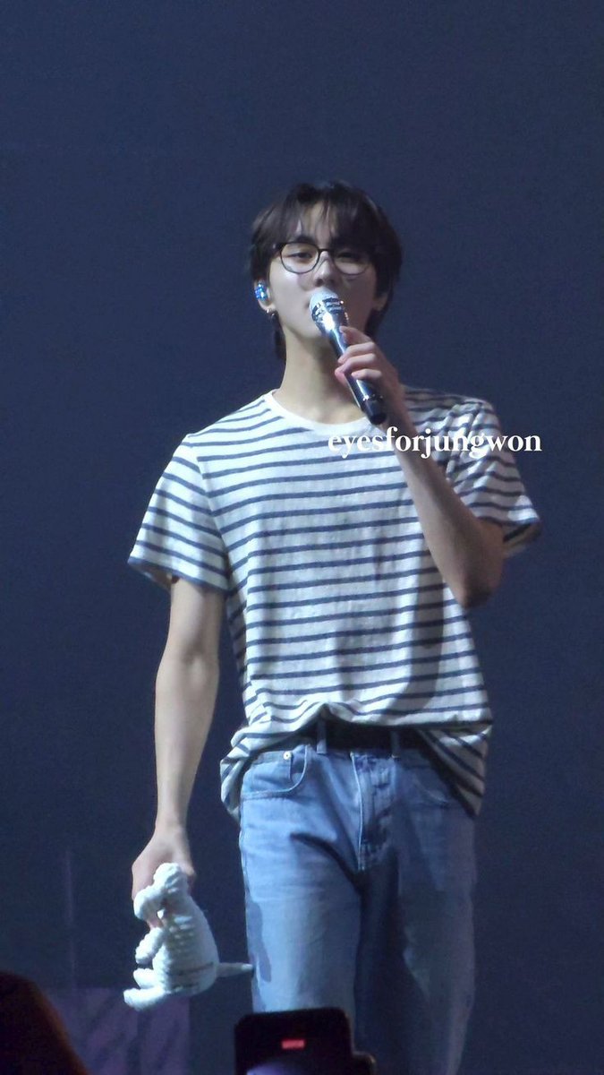 DrevF's tweet photo. #ENHYPEN_IN_MANILA so cute mo wonnie https://t.co/frJlqV9zZO