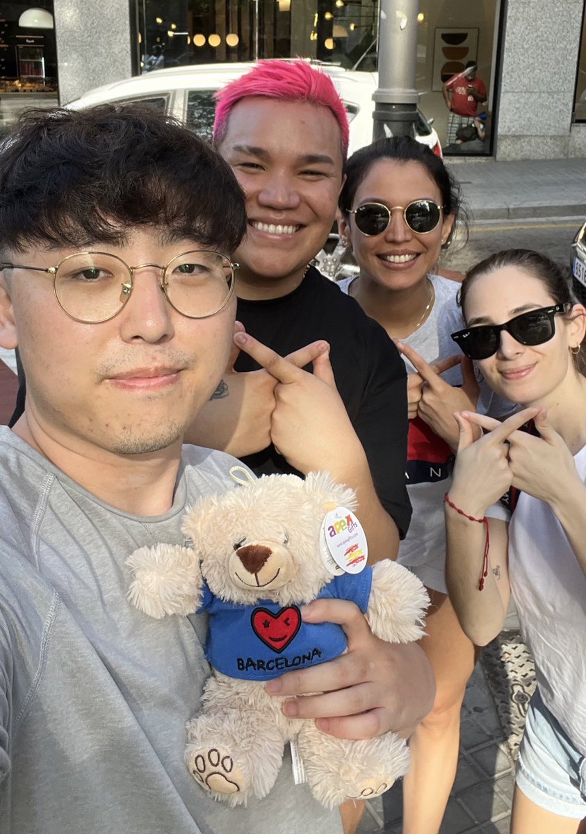 Hermano <a href="/Hantao/">Hantao✨</a> espero que hayas tenido un hermoso cumpleaños! 🎂✨

Gracias por todo lo que haces por la comunidad <a href="/AxieInfinity/">Axie Infinity</a> Latinoamerica ❤️

Te queremos mucho campeón!
@Luli_Axie @ivanna_axie #Axiecon