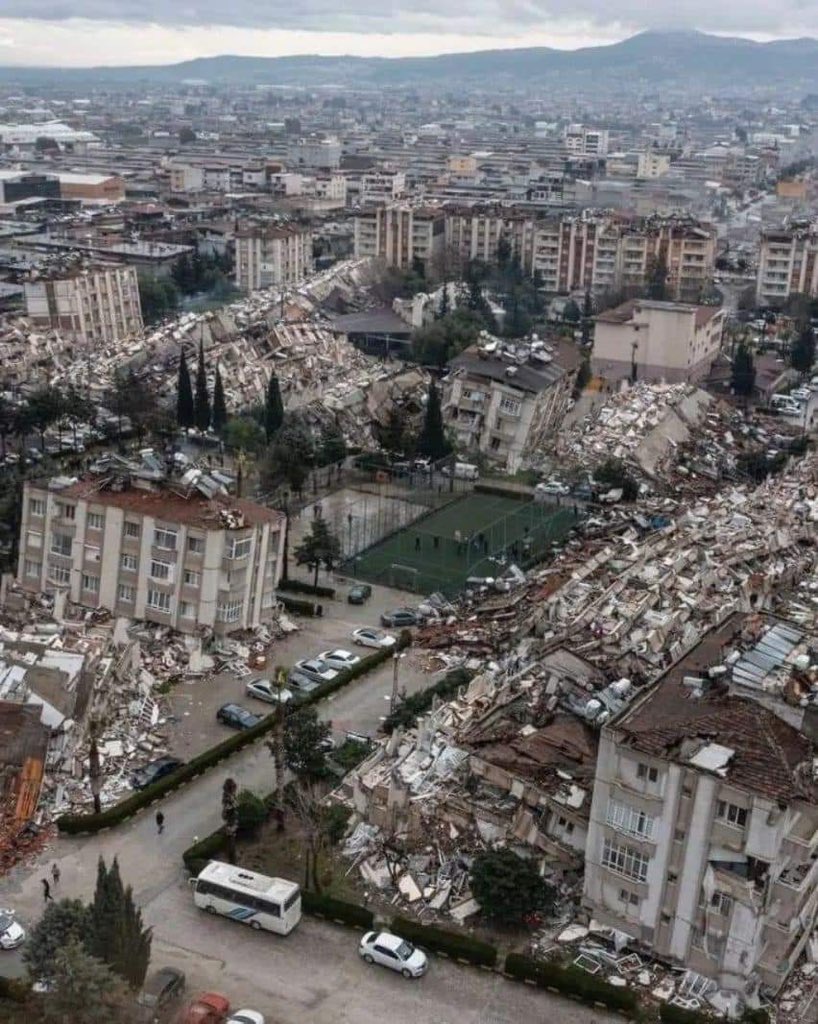 AbdulBina's tweet photo. After 8 hours since Gaziantep 7.8 earthquake hits Southern #Turkey-reports of almost 2000 buildings collapsing from the western city of Adana to Diyarbakir-Hundreds dead reported both in #Turkey and #Syria; many parts under freezing and snowy weather. Devasting. https://t.co/HYAmtcL4ee