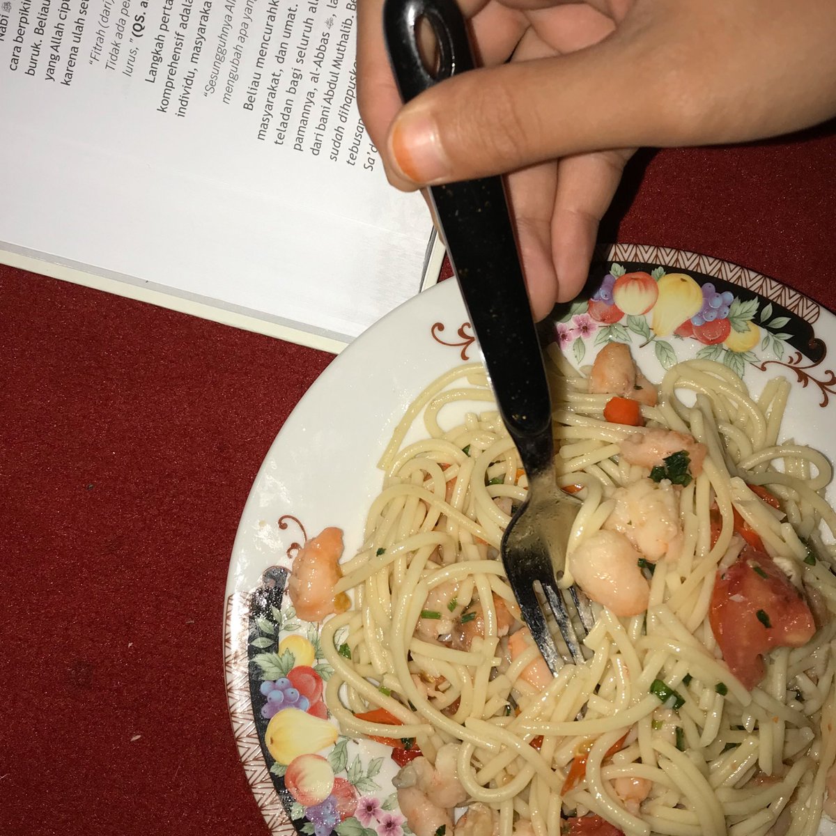 shandevaaaa's tweet photo. tiap bangun tidur selalu nanya ke suami "sarapan apa ya".. sebuah PR😆 https://t.co/9yyN796VHd