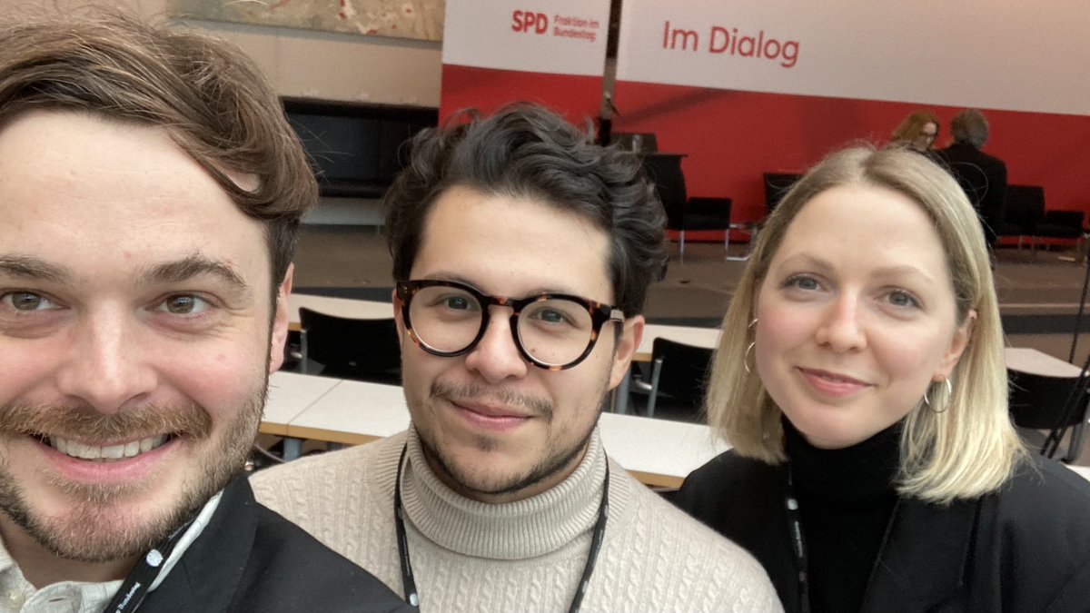 Voss_der_Boss's tweet photo. Heute mit geballter @MercatorDE -Expertise (@santiagocuervoe + @KatjaLenz3) auf der migrationspolit. Konferenz der @spdbt. Themen u.a.: Fachkräfteeinwanderung+Reform des Staatsangehörigkeitsrecht. https://t.co/cErg9mREnQ