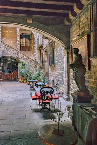 streetlevelaus's tweet photo. This actually provides less housing than more medium-density buildings over a whole neighbourhood, like in Barcelona, which is highly beautiful and desirable — without the troubling mental health impacts of #verticalsprawl https://t.co/VRGaO6WWnj