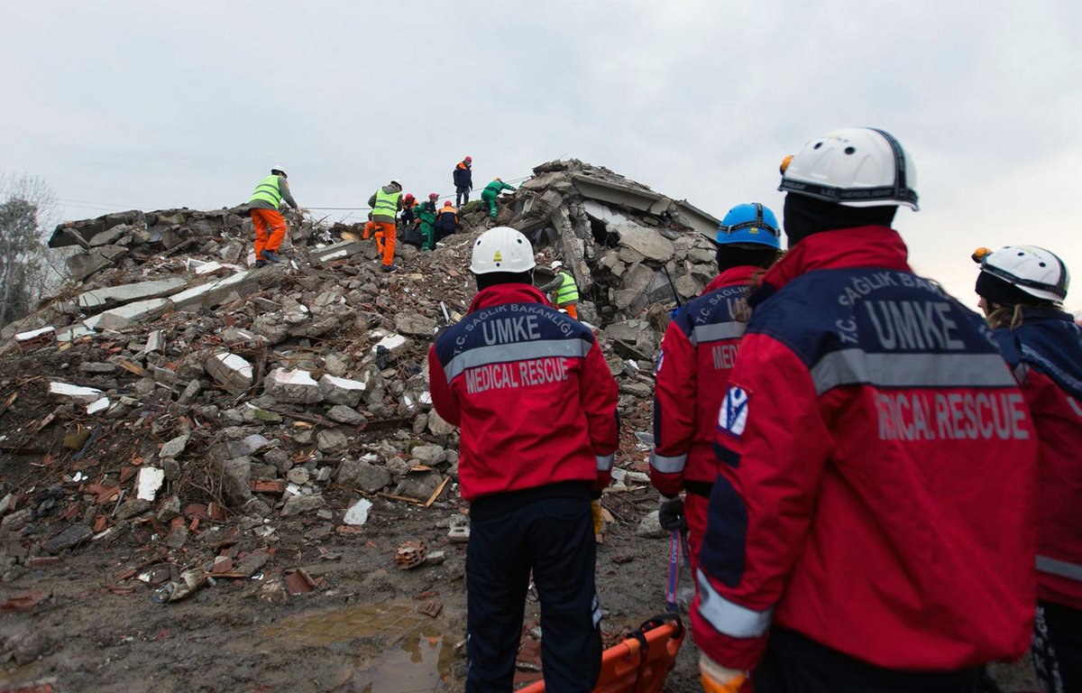 emrebostanoglu's tweet photo. It's time to support our Earthquake victim friends📢

I listed a NFT for our three friends whose houses were damaged in the earthquake. Income from the auction will be automatically transferred to their wallets @mericaktar @karafilm_mehmet @mehmetkrc85 

🔗https://t.co/hMtUhuHeaL https://t.co/XcgMaNA4fo