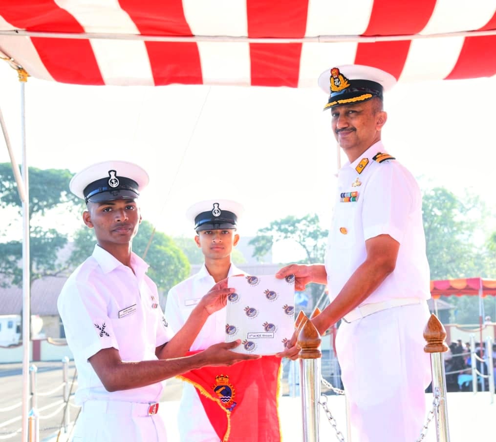 PRODefPune's tweet image. Passing out ceremony of 35th batch of Merged Apprentice Artificer Course (MAAC-35) was conducted at @IN_INSShivaji  #Lonavla on 04 Feb 23. 109 trainees  including three from @IndiaCoastGuard &amp;amp; two from friendly foreign countries successfully completed 117 weeks of training.