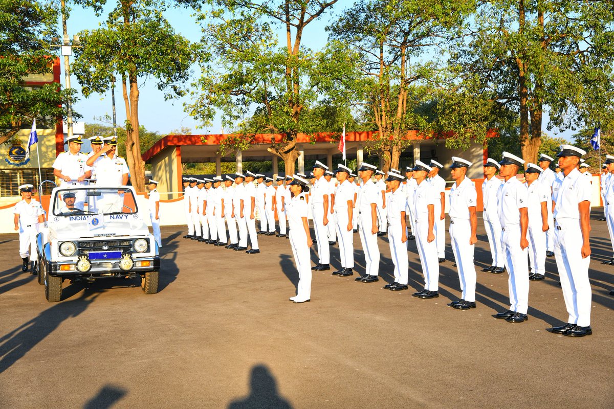 PRODefPune's tweet image. Passing out ceremony of 35th batch of Merged Apprentice Artificer Course (MAAC-35) was conducted at @IN_INSShivaji  #Lonavla on 04 Feb 23. 109 trainees  including three from @IndiaCoastGuard &amp;amp; two from friendly foreign countries successfully completed 117 weeks of training.