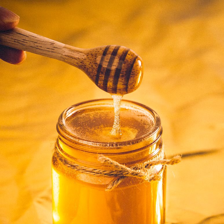 apimondia's tweet photo. Retweet if you 💛 honey! https://t.co/VFGTXDxmcq