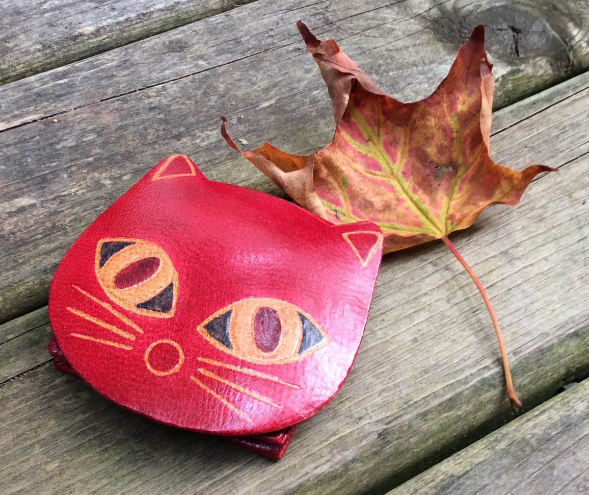 GothicGlass's tweet photo. Vintage Leather Coin Purse Moccasins Cat Face Pouch Mexican Leather Wallet Vintage Vigo Canada
CA$49.00 #etsyvintage #etsyseller #etsysellersofinstagram #littlepurses #coinpurses #changepurses #leatherwallets #cats #valentines #vintagevigo https://t.co/LjRBIr1tYU