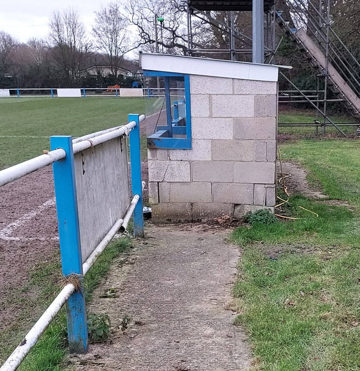jonsmithUC's tweet photo. NLS football - Step 5 &amp; 6 Clubs - Ground Grading tips. The hardbound spectator walkway (min 900mm wide) has to be continuous. Here the dugout is in the way 🚷 and the walkway just stops. It continues the other side, but this is a fail ❌
#groundgrading #inspections #NLS https://t.co/RpReIuGt0p