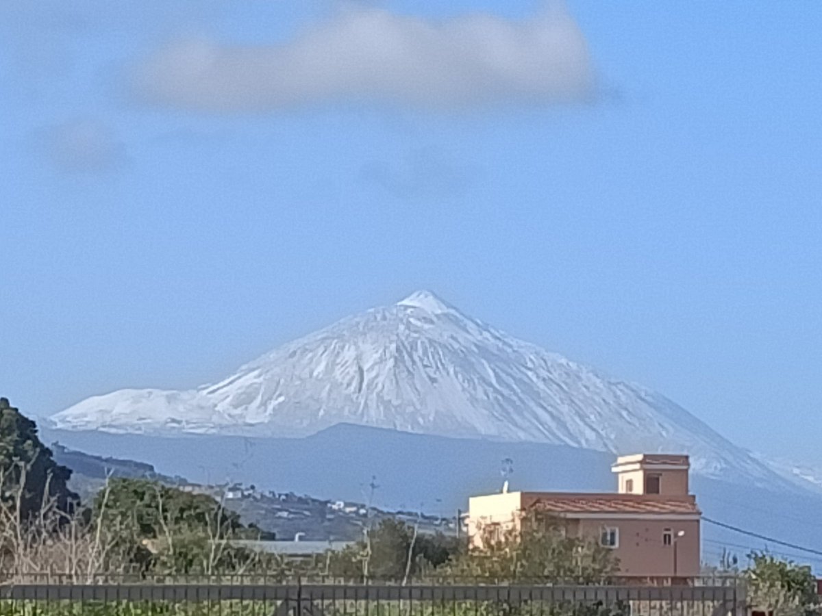 frandelgado651's tweet photo. Desde #Garimba #Guamasa #LaLaguna #Canarias el imponente #Teide
Jamás se cansa uno de mirarlo. https://t.co/mKDrDIv6I9