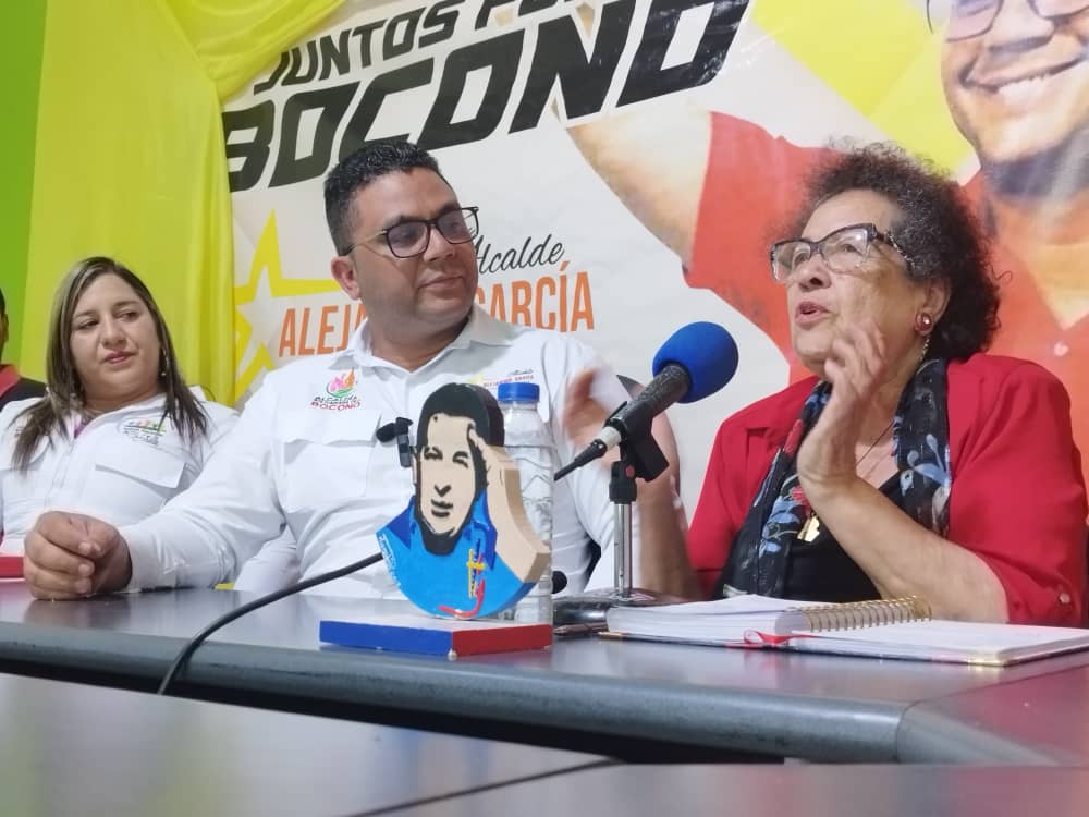 BoconoAlcaldia's tweet photo. Excelentes reflexiones de nuestra querida Leona de Chávez @MariaLeonaPSUV sobre el #4F en el programa #JuntosporBocono del alcalde @alejandro_gc23 siempre demostrando amor por el Jardín de Venezuela. @alcaldidebocono en Instagram https://t.co/1zJoC7melq