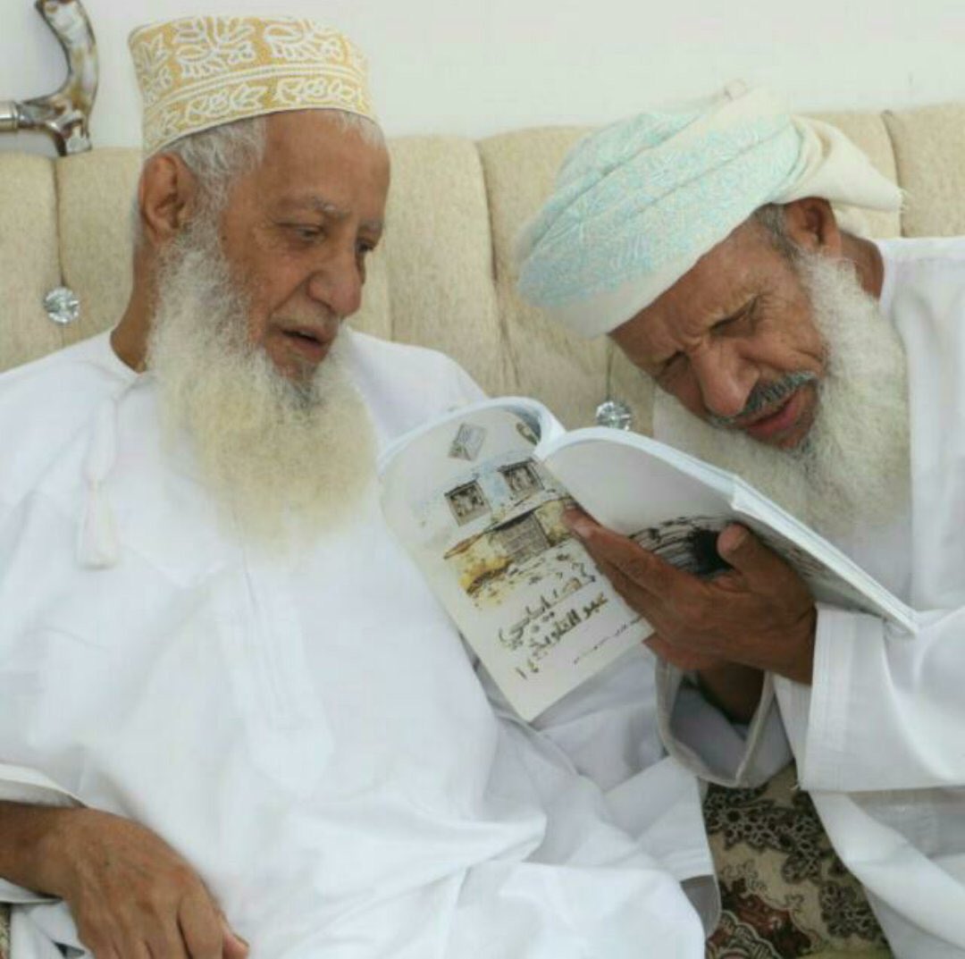 AdabOman's tweet photo. "ليس السيادة في مالٍ ولا نسبٍ
لكنهـا العلم مهما رافق الورعـا" https://t.co/7cIFSUXUqA