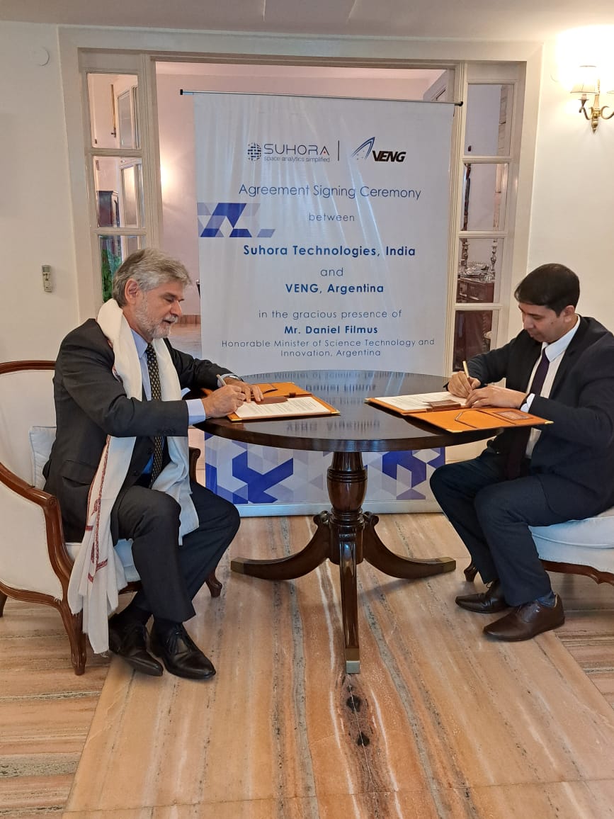 innovacionar's tweet image. 🇦🇷🛰️🇮🇳Nuestro país exportará las imágenes de los satélites #SAOCOM en la #India, en nuevos mercados de Asia y en todo el continente africano. El convenio se firmó entre @veng_argentina, empresa de @CONAE_Oficial, y @suhoratech y traerá más divisas y trabajo a Argentina.