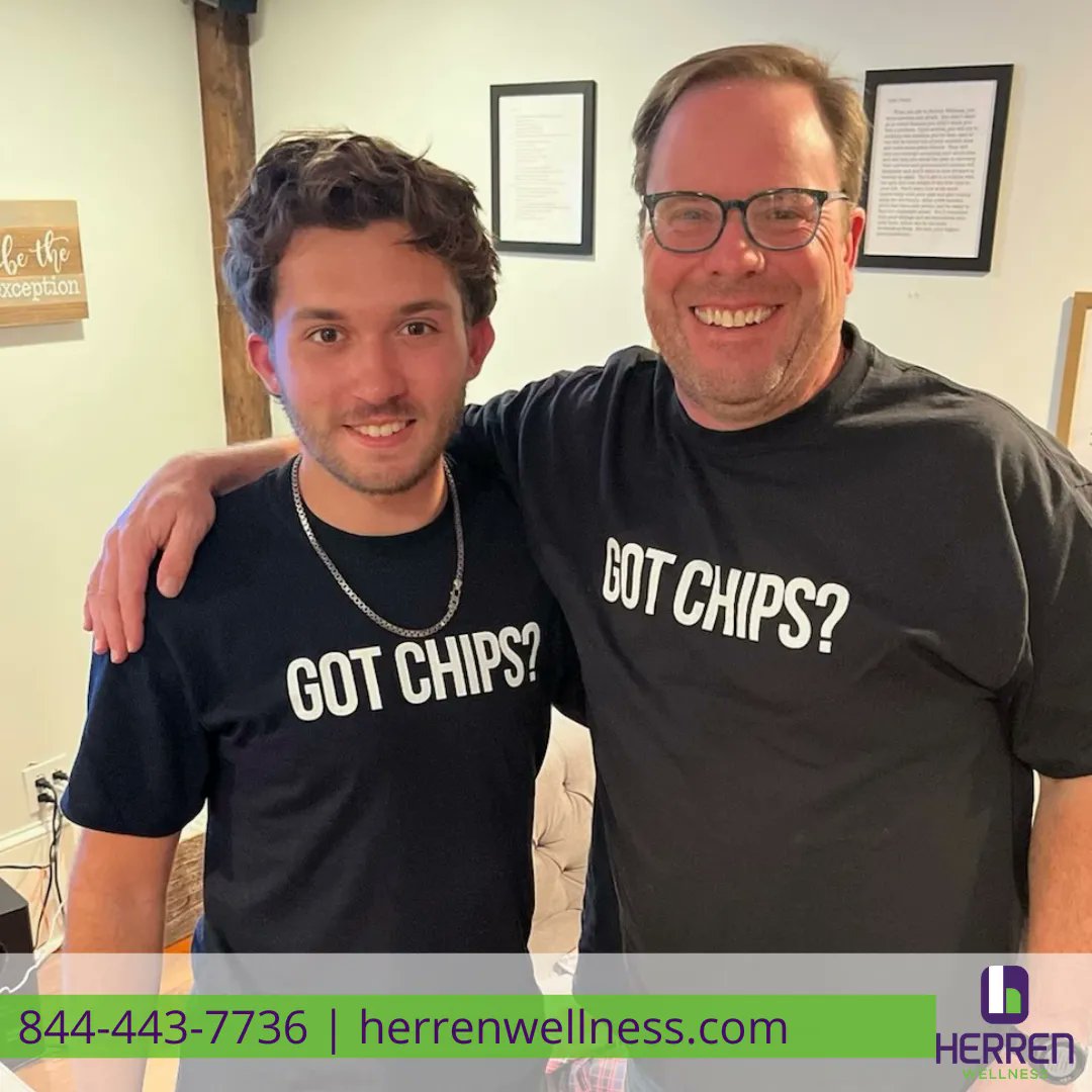 herren_wellness's tweet photo. Happy Monday! There is nothing better than starting off our week with Herren Wellness alumni sporting these awesome shirts and building on another 24 hours in recovery! https://t.co/eswiyDN748 #HerrenWellness #wellness #selfdiscovery #recovery #celebrations #gotchips https://t.co/WY9BwWG0Zx