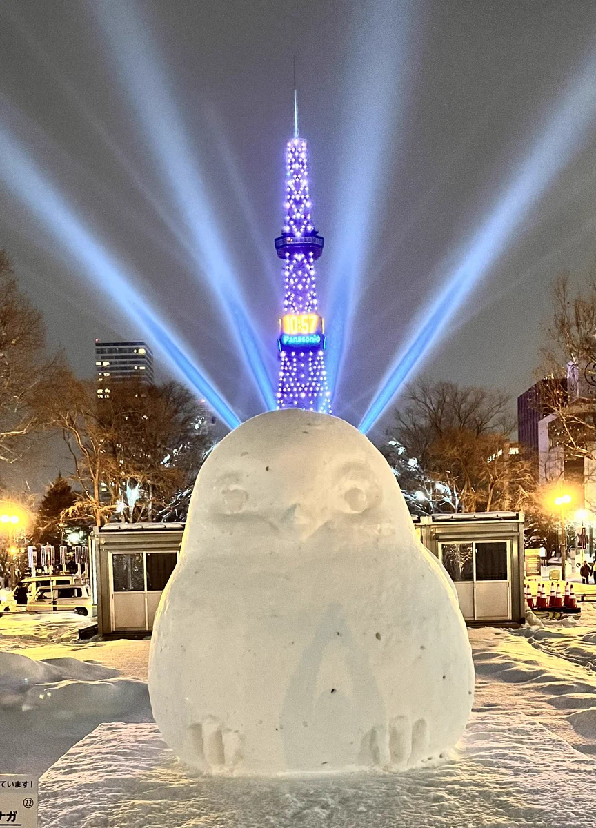 何だかありがたい！雪まつりのシマエナガに後光が！！