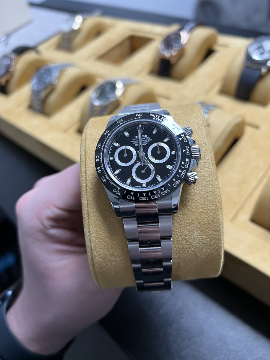 chronofinder's tweet photo. is this your favourite steel sports model?

available at @chronofinder ☑️ 

#instocknow

#116500LN Box &amp; Papers £24,750

#daytona #watchfam #watchoftheday https://t.co/aw2H8pnMc5