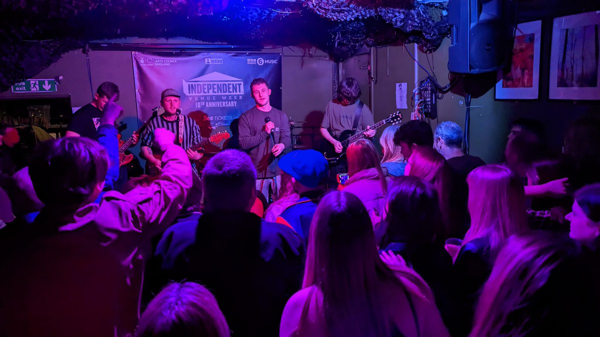 Still buzzing from the weekend. Open mic on Friday catching up with friends, our sold out gig with some great music on the Saturday. Sunday dinner to top it off spaced out by some great streams. Need more weekends like that 👌 #theheavynorth #riverstone