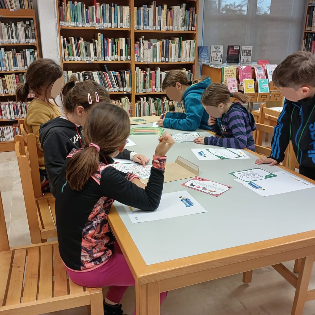 ZGZBibliotecas's tweet photo. 🧪El pasado viernes empezamos con las actividades con motivo del 👩🏽🔬#11F #DíadelaMujerylaNiñaenlaCiencia
📷#EscapeBox científica "Mensajeros de la Salud Global", un proyecto de @citaaragon, en la BPM Miguel Labordeta (La Cartuja)
Más actividades ➡ https://t.co/dFK1hkkVyA https://t.co/22HbvHNqXP