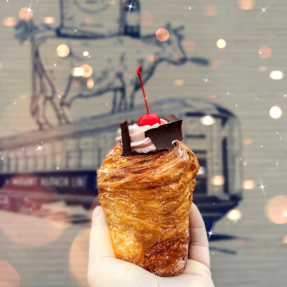 JunctionBakery's tweet photo. Make your Monday infinitely better with our NEW dreamy Strawberry Cherry Cruffin. 🍓🍒💝
#makeyourmonday #supportlocalbusiness #patiodining #pastries #cruffins #capitolhill #chevychasemd #alxva #dinner #happyhour #cocktails #boozybrunch https://t.co/eIGHj1Itzj