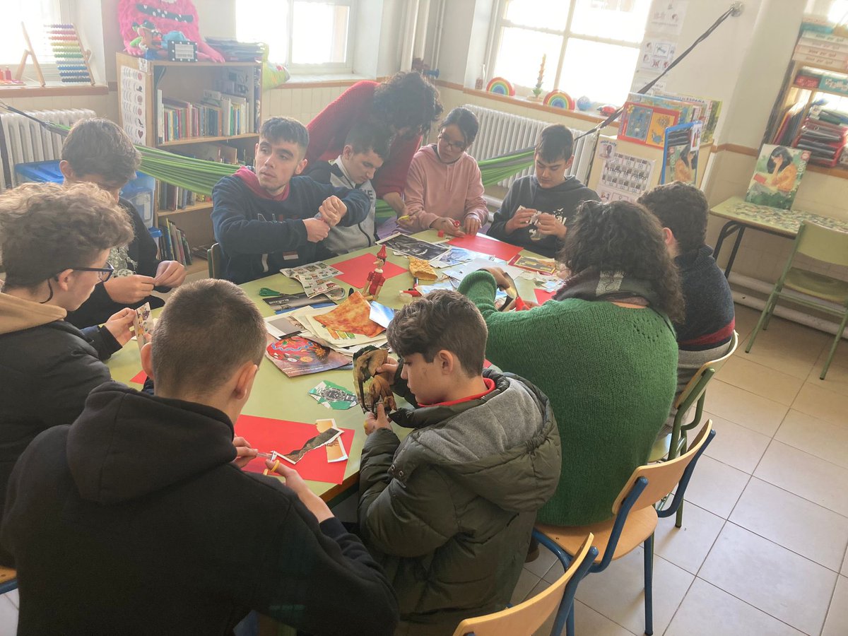 ies_nieves's tweet photo. Talleres de arte inclusivos con Espacios Nómadas en el #aulainfinitea gracias al #proyectoimpulsa #impulsainclusion de @EducaAnd 
#talleresinclusivos #inclusion #inclusionalalinversa #aulatea #aulateasecundaria #autismo #tallerdearte #artererapia https://t.co/vozATHqlJa