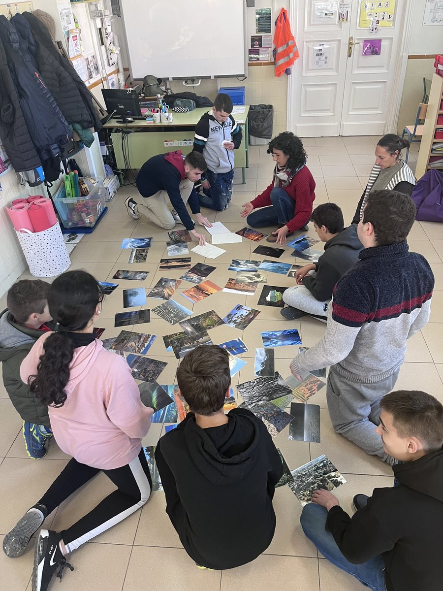 ies_nieves's tweet photo. Talleres de arte inclusivos con Espacios Nómadas en el #aulainfinitea gracias al #proyectoimpulsa #impulsainclusion de @EducaAnd 
#talleresinclusivos #inclusion #inclusionalalinversa #aulatea #aulateasecundaria #autismo #tallerdearte #artererapia https://t.co/vozATHqlJa