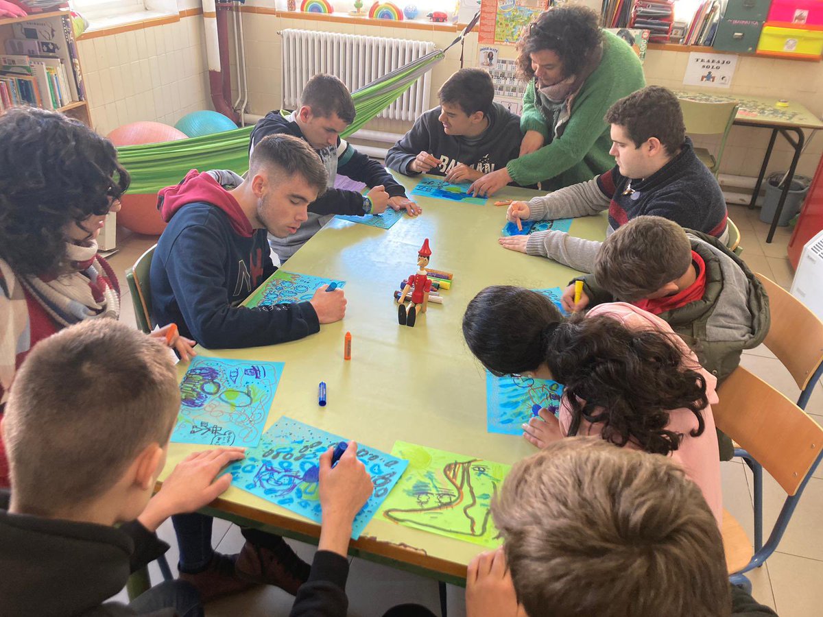 ies_nieves's tweet photo. Talleres de arte inclusivos con Espacios Nómadas en el #aulainfinitea gracias al #proyectoimpulsa #impulsainclusion de @EducaAnd 
#talleresinclusivos #inclusion #inclusionalalinversa #aulatea #aulateasecundaria #autismo #tallerdearte #artererapia https://t.co/vozATHqlJa