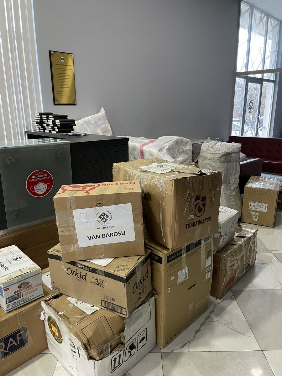 manolyarst's tweet photo. Van Barosu #deprem bölgesi için ilk paketleri gönderiyoruz. Desteklerinizi bekliyoruz. https://t.co/NcriyIhWVX