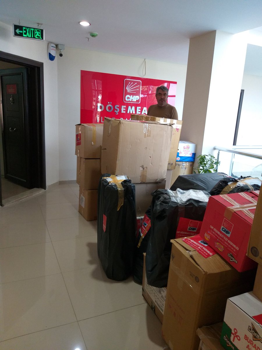 CHPdalti's tweet photo. Depremzede vatandaşlarımıza destek olmak amacıyla partili ve gönüllülerimizin bağışlarını AFAD Koordinasyon Yardım Merkezine gönderdik. Desteklerini esirgemeyen herkese çok teşekkür ederiz. Yaralarımızı hep birlikte saracağız. https://t.co/791NdsAuZ5