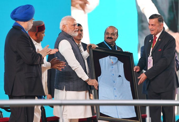 HardeepSPuri's tweet photo. A historic milestone for India’s Ethanol Blending Program! Taking our journey towards green &amp; alternative fuels forward PM Sh @narendramodi Ji launches E20 the 20% ethanol blended fuel at at #IndiaEnergyWeek https://t.co/ZAs289knzz