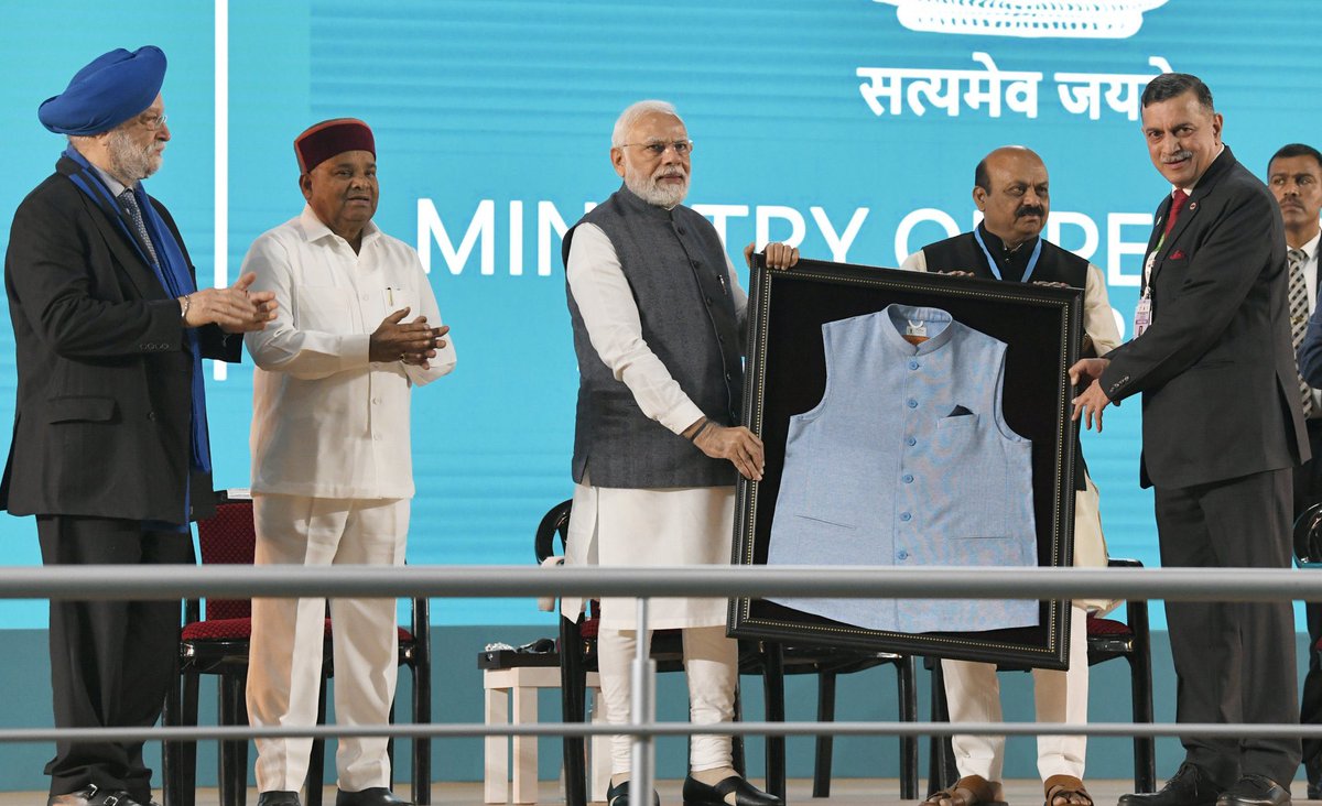 HardeepSPuri's tweet photo. A historic milestone for India’s Ethanol Blending Program! Taking our journey towards green &amp; alternative fuels forward PM Sh @narendramodi Ji launches E20 the 20% ethanol blended fuel at at #IndiaEnergyWeek https://t.co/ZAs289knzz