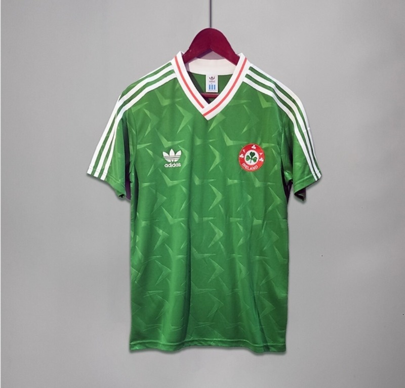 The Holy Grail has landed.. THE greatest Ireland shirt. 

retrojerseyclassics.com/product/rep-of…

#COYBIG #ybig