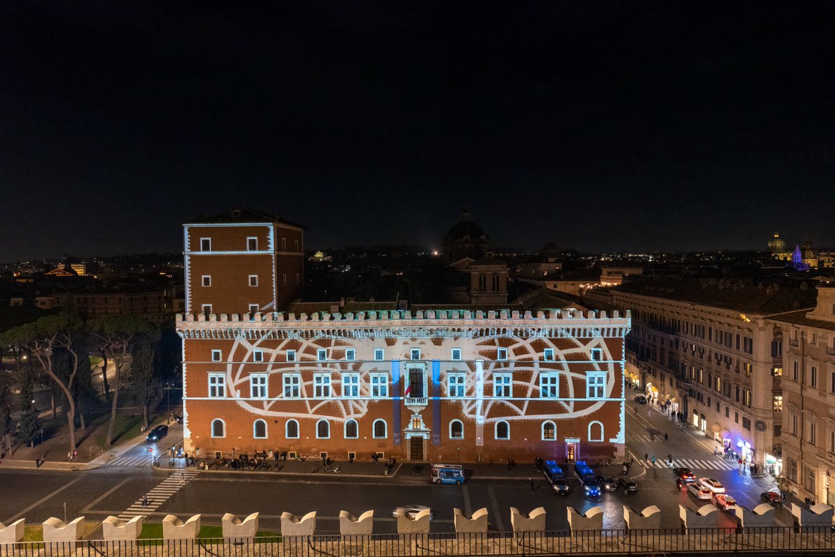 #RomaSilenziosaBellezza:  un percorso immersivo e multimediale accompagnato dal nuovo #videomapping sulla facciata di #PalazzoVenezia.

#Webuild @IstitutoViVe - Vittoriano fino al 28 febbraio

Scopri di più 👉 bit.ly/3IYuHTr