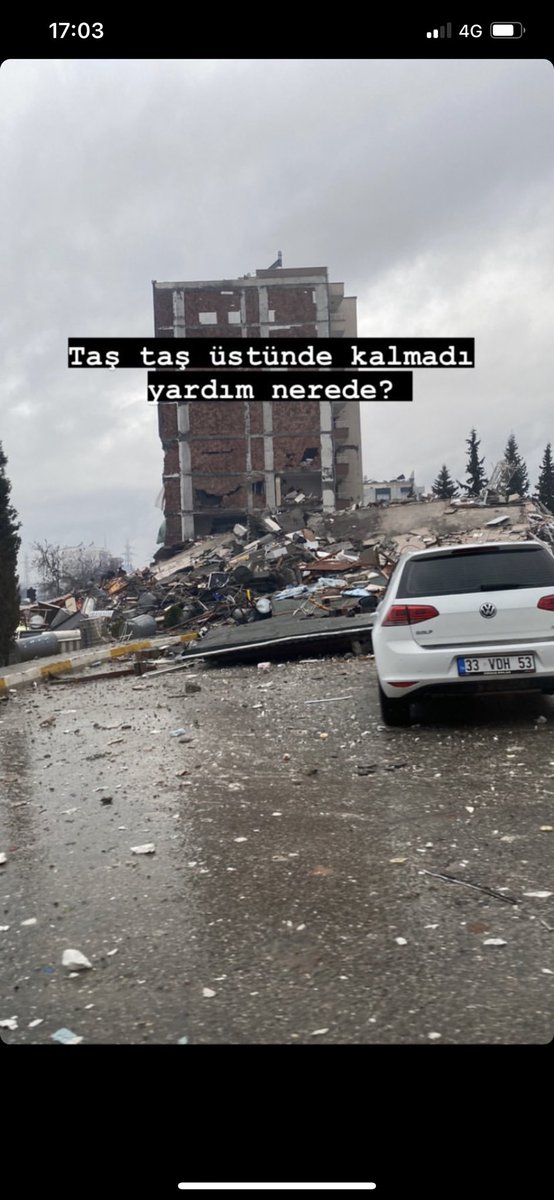 #Adıyaman’da durum tahmin edilenden de kötü evlerin yarısı tamamen çökmüş durumda şebekeler çalışmadığı için haberlerde gösterilmiyor. Hiçbir ekip olmadığı için halk enkaz altındakileri kurtarmaya çalışıyor. Herkes perişan halde  #adiyamandeprem #ADIYAMAN #adiyaman