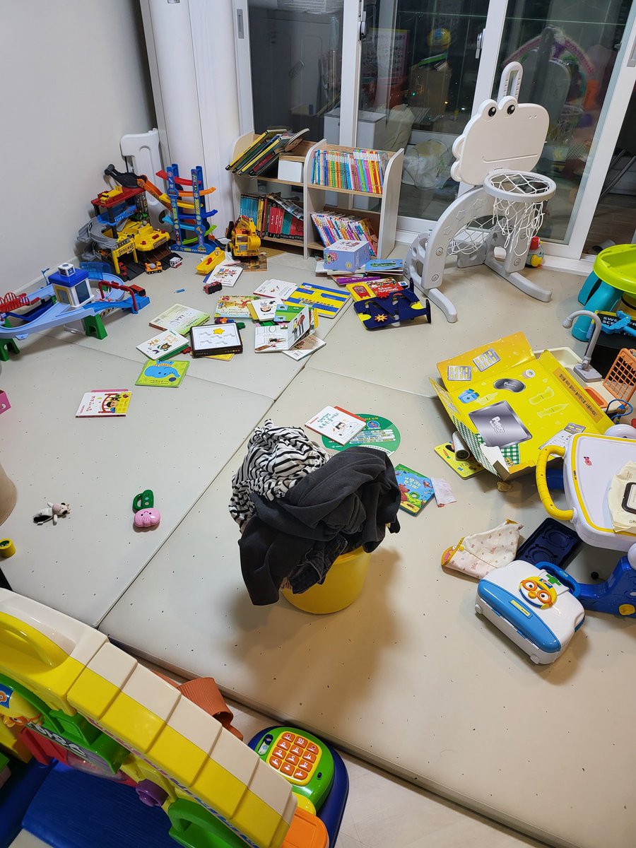 abstinence_nam's tweet image. 11시 11분, 누가 내 생각 하나?
누구든 도와줘 제발
#육퇴 #언제 #살려줏메