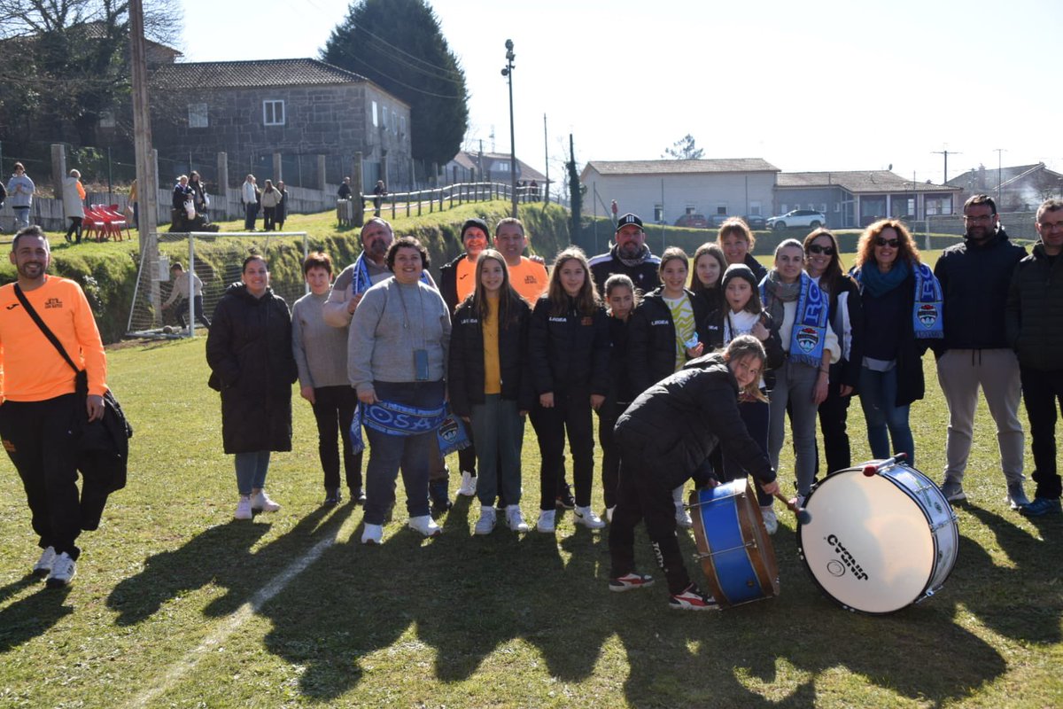 As gradas dos campos de fútbol base teñen moi mala fama… 🤬🔪💣 por sorte as gradas dos nosos partidos son unha festa 🎉 constante que rematan con total irmandade ca afezón rival… 🤗 

Para mostra o partido de onte no 🏟️ Cruceiro do <a href="/spcsanmateo/">Sporting Club San Mateo</a> 🍊