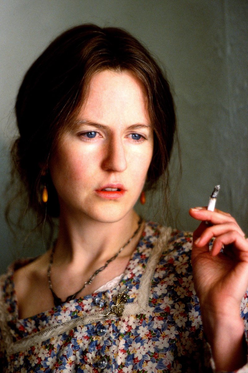 #NicoleKidman en #VirginiaWoolf dans #TheHours de #StephenDaldry en 2002 - adapté du roman de 
 #MichaelCunningham