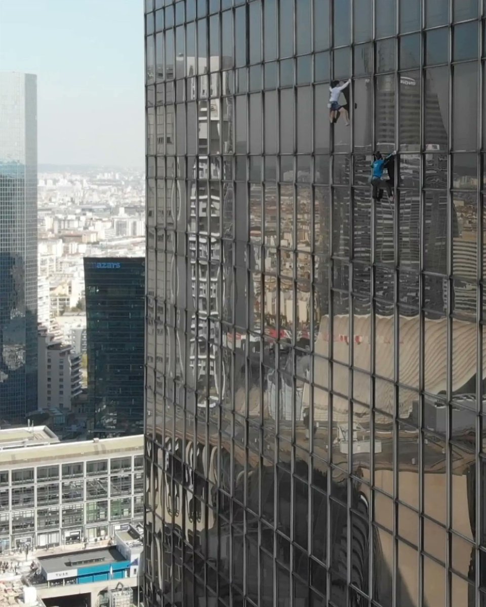 22-year-old Alexis Landot climbed a 440-ft skyscraper wearing no safety equipment or shoes. "Before I climb, I’m really anxious," he stated in an interview. "Once I’m up there, I don’t have a choice but to do what I’ve got to do to survive."

Thoughts? 😳

📸: Kennedy News/IG
