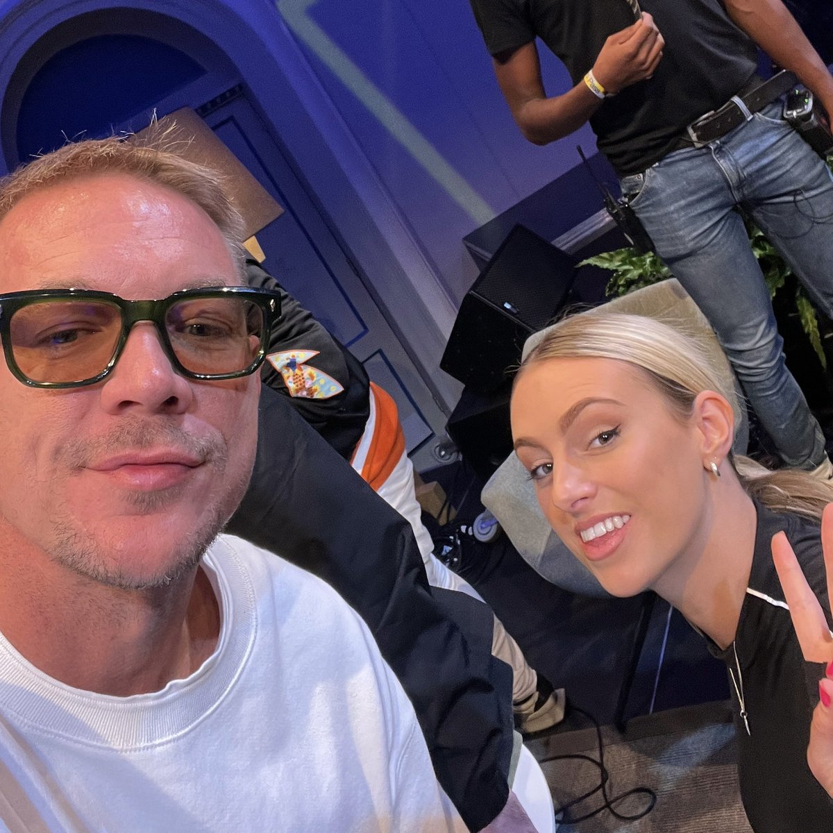 Λ N N Λ B E L tweet media