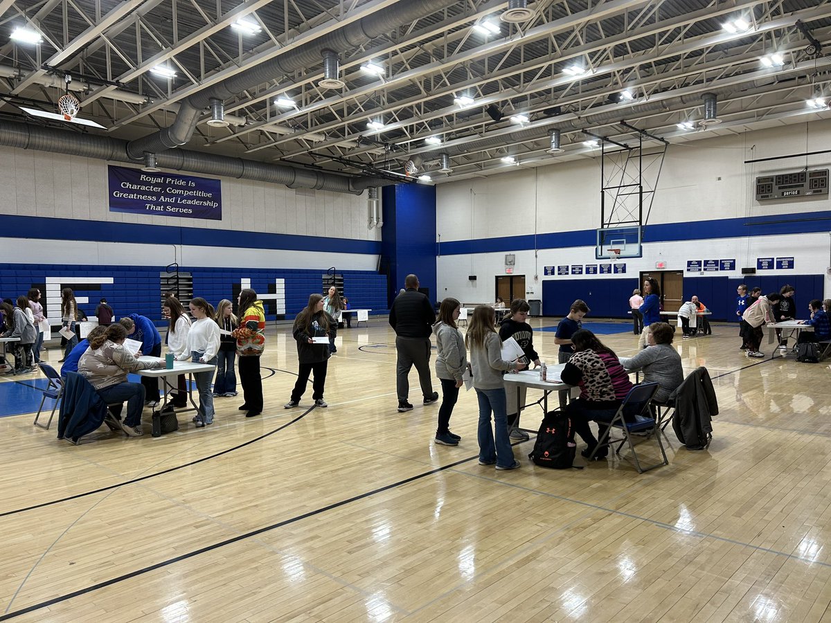 mrs_harmon31's tweet photo. Reality Store is in full swing for our 6th graders! They got their jobs last week, and now they are learning to budget for housing, utilities, groceries, etc. based on their income. #realworldlessons #ehroyalpride https://t.co/HqdRDshBTW