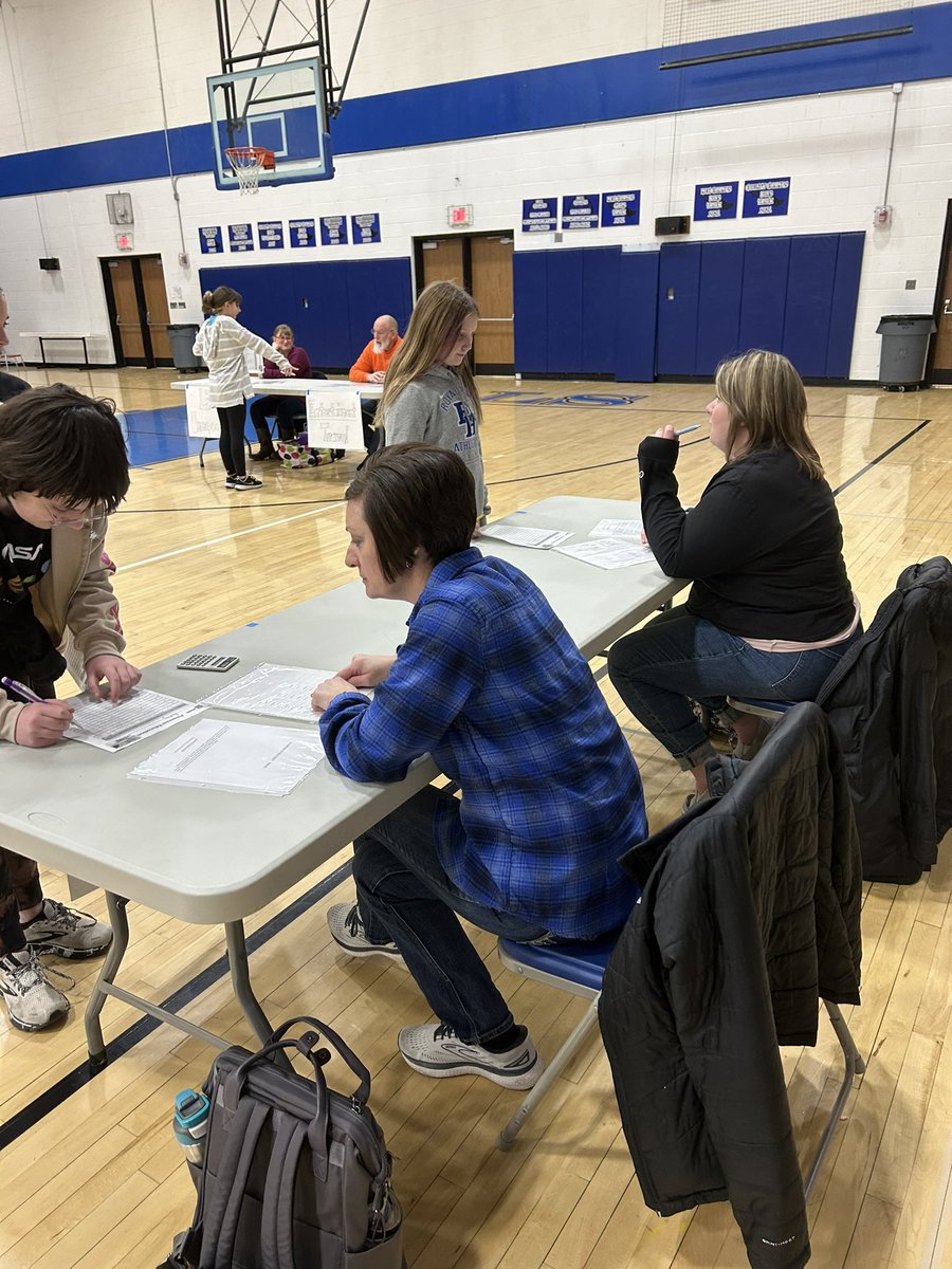 mrs_harmon31's tweet photo. Reality Store is in full swing for our 6th graders! They got their jobs last week, and now they are learning to budget for housing, utilities, groceries, etc. based on their income. #realworldlessons #ehroyalpride https://t.co/HqdRDshBTW