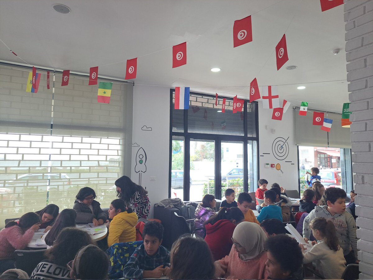 #OrangeDigitalCenter 🇹🇳
Un workshop collaboratif axé sur les méthodes créatives du User Experience Design et du Design Thnking destiné aux enfants de 8 à 11 ans 👧🧑 #creativity #entrepreneuriat #DesignThinking <a href="/OrangeTN_Plus/">OrangeTNplus</a>