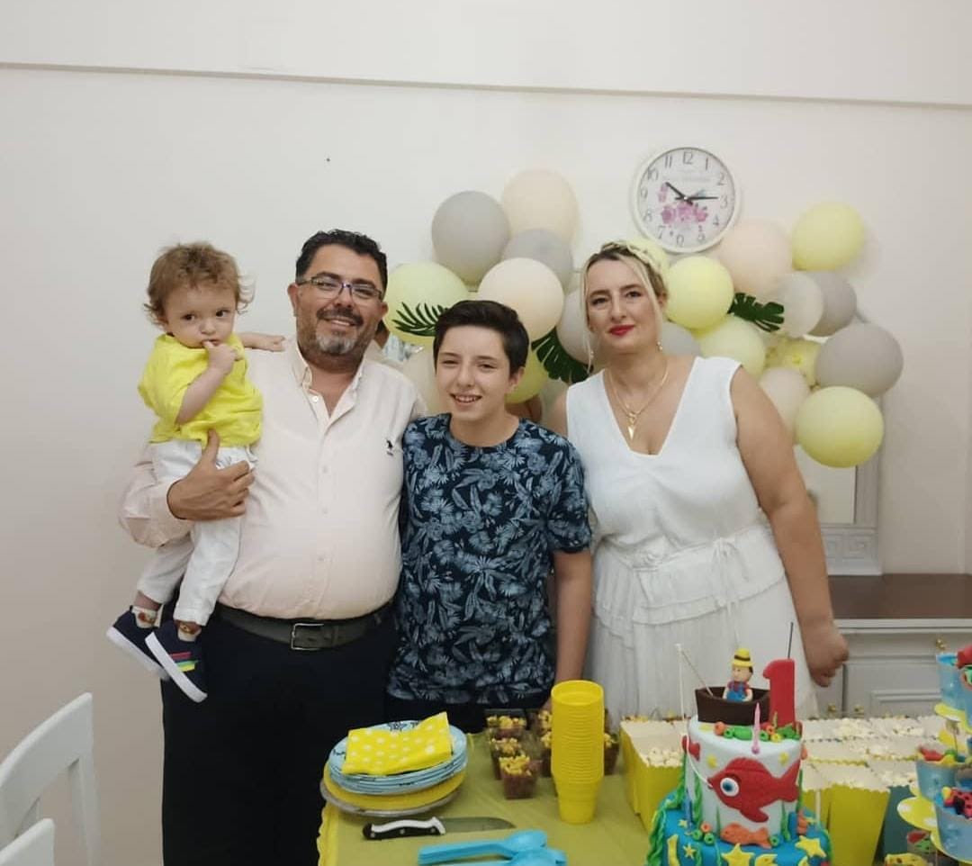 İlayda Doğan (@laydadogans) on Twitter photo Hatay Ekinci mahallesi İnönü Kavşağı Rönesans Rezidans arkadaşımızın ailesinden haber alamıyoruz.
Türker nacaroglu 
Yeliz nacaroglu
Batu nacaroglu (3 yaşında)
Ege nacaroglu (16 yaşında)
Lütfen yardım edin!!!! <a href="/AFADBaskanlik/">AFAD</a> @ahbaphatay #hatay #SONDAKIKA <a href="/haluklevent/">Haluk Levent ( Ahbap Ekibi )</a> <a href="/AFADHatay/">AFAD HATAY</a> Hatay Ekinci mahallesi İnönü Kavşağı Rönesans Rezidans arkadaşımızın ailesinden haber alamıyoruz.
Türker nacaroglu 
Yeliz nacaroglu
Batu nacaroglu (3 yaşında)
Ege nacaroglu (16 yaşında)
Lütfen yardım edin!!!! <a href="/AFADBaskanlik/">AFAD</a> @ahbaphatay #hatay #SONDAKIKA <a href="/haluklevent/">Haluk Levent ( Ahbap Ekibi )</a> <a href="/AFADHatay/">AFAD HATAY</a>