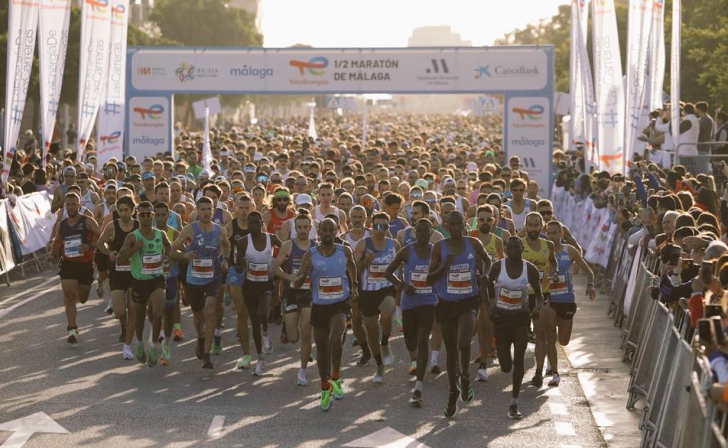 manmalaga's tweet photo. @mediamaratonmlg El placer de estar de nuevo corriendo por las calles de #Málaga en la mejor #MediaMaraton de España y acompañado de amigos🏃🏃🏼♀️🏃🏻♂️
#mmmalaga #mmmlg https://t.co/yVT6sY6x95