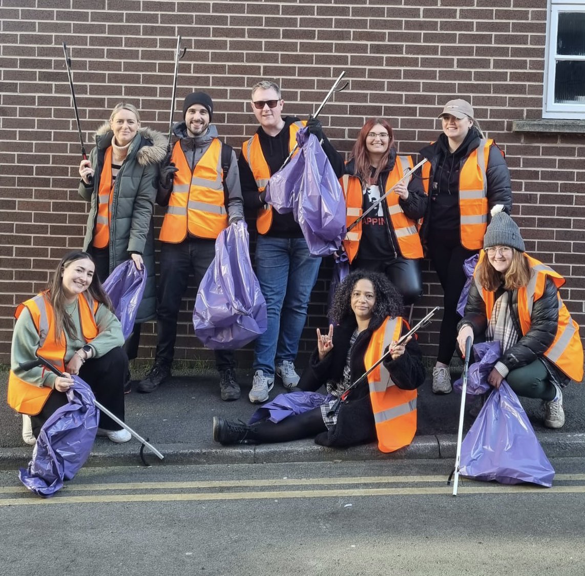 JennieHollandpr's tweet photo. As part of our sustainability strategy we organise regular litter picks with our partner @200Degs 

This afternoon we are once again hitting the streets of #Nottingham to help keep our amazing city tidy 

Proud to be #nottinghamcleanchampions today supporting @MyNottingham 🚮♻️🌍 https://t.co/dBmiG1l725