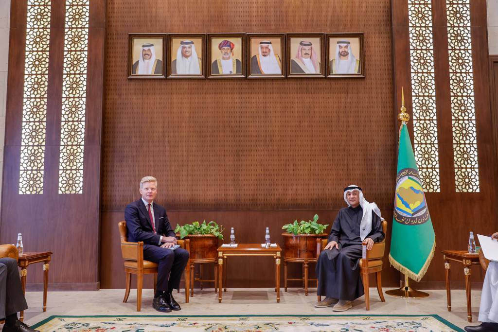 In a meeting with <a href="/OSE_Yemen/">@OSE_Yemen</a> we reiterated #GCC support for all UN efforts in #Yemen led by Amb Grundberg 2 reach the desired political solution in accordance with the 3 references. We stressed the need 2 intensify international efforts 2 pressure the Houthis 2 reach that outcome