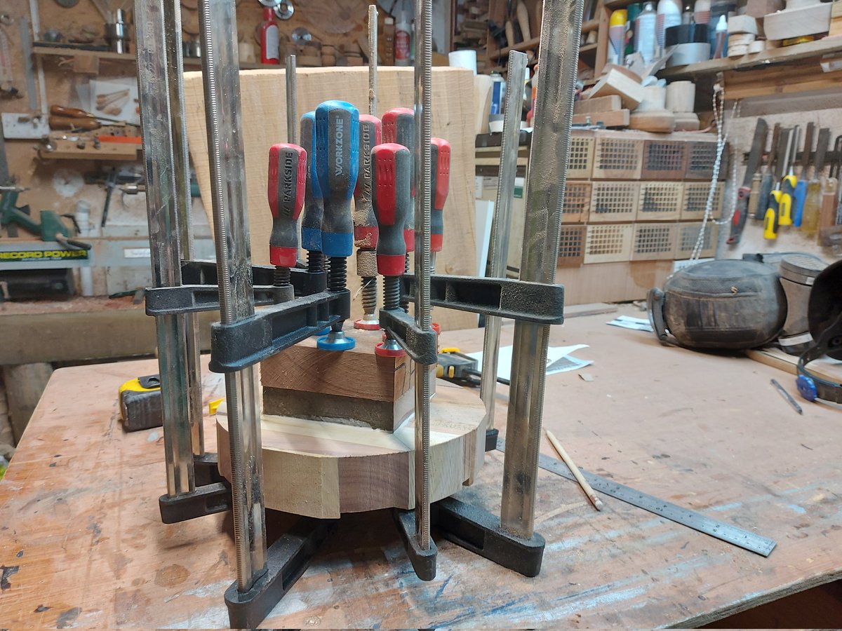 MMWoodTurning's tweet photo. Wonder have I enough cramps on 😃 #Woodturning https://t.co/klYViXzdj1