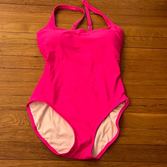 kpins65's tweet photo. So good I had to share! Check out all the items I'm loving on @Poshmarkapp #poshmark #fashion #style #shopmycloset #michaelmichaelkors #houseofharlow1960 #americaneagleoutfitters: https://t.co/9UX91CdHox https://t.co/5irU9PMgiV